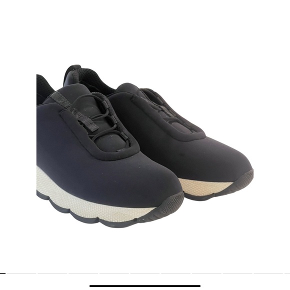 Prada sneakers for women
Size 38.5
In good condition - Picture 3 of 11